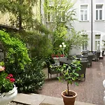 Alexandra Hotel 4*