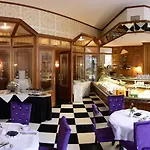 Alexandra Hotel 4*