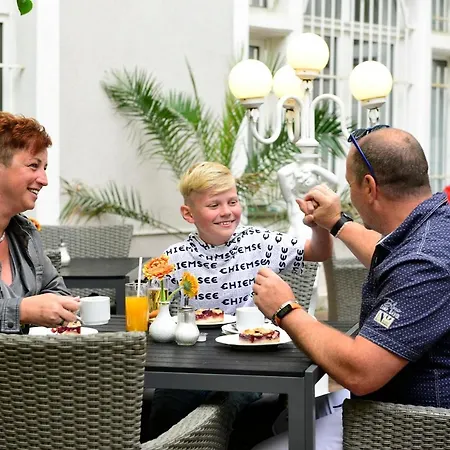 Alexandra פלאואן