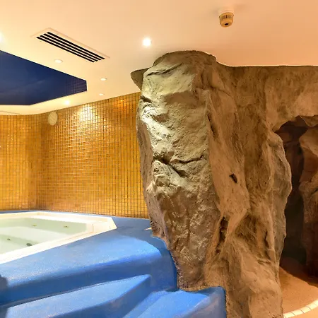 Alexandra 4* פלאואן