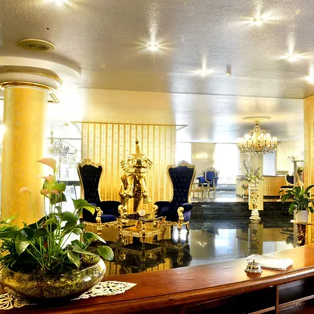 מלון Alexandra 4*