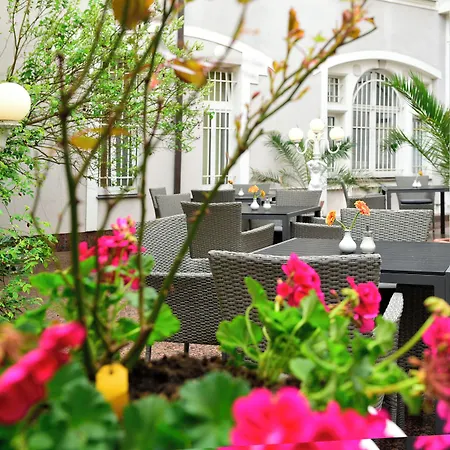 Alexandra Hotel 4*