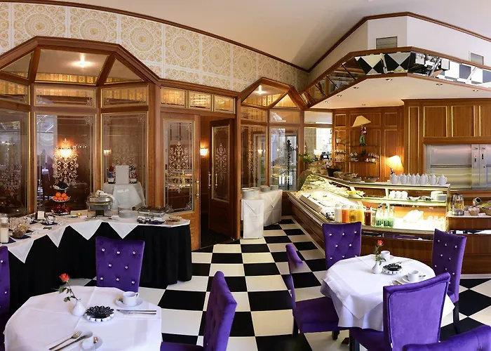 Alexandra فندق 4*